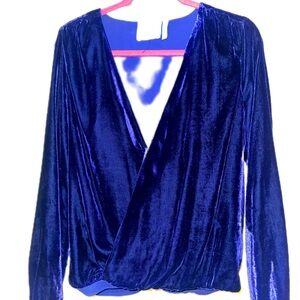 l’academie long sleeve deep V neck.